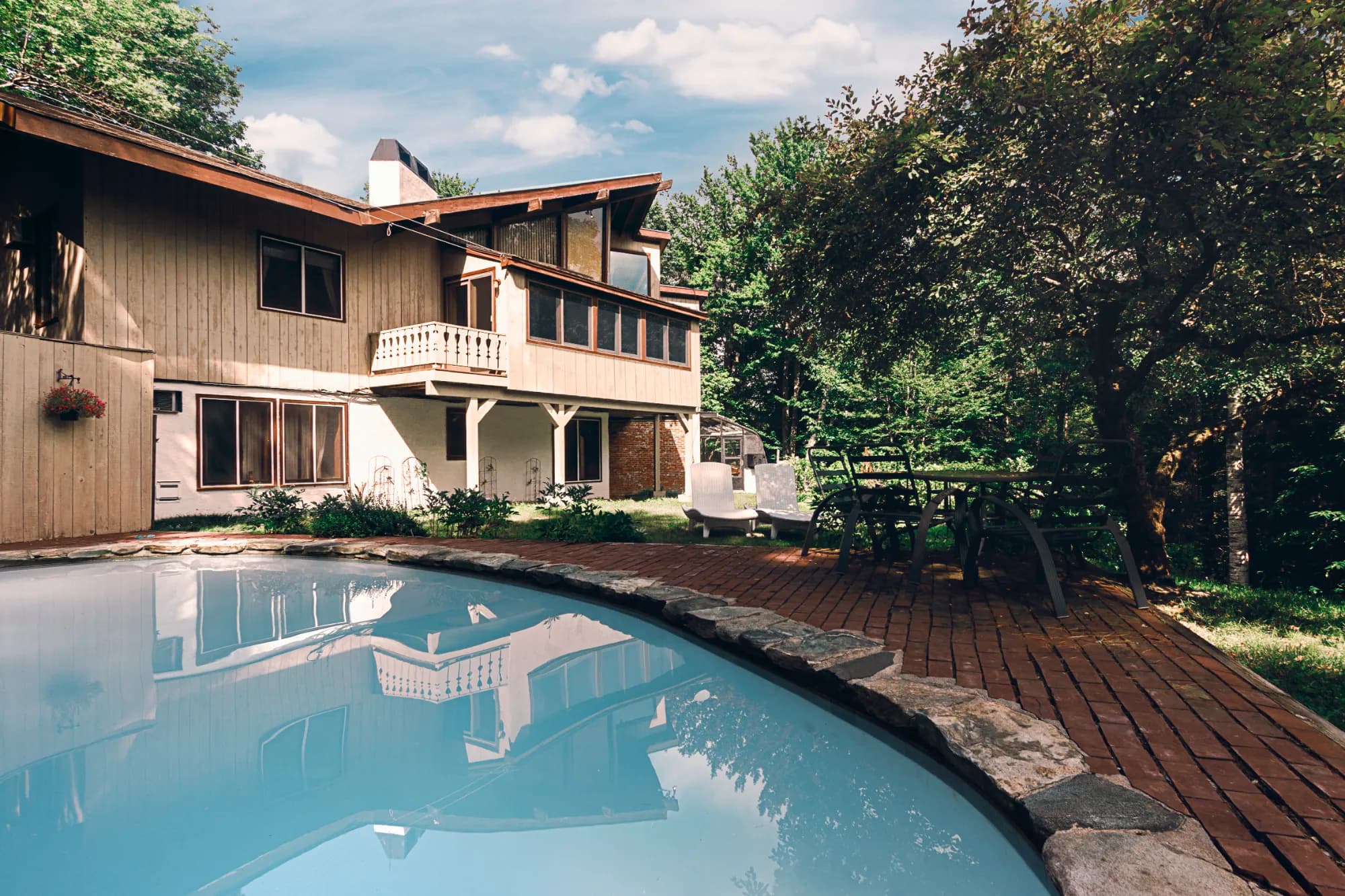 Paradise Vermont — secluded chalet with heated outdoor pool near Stratton Mountain